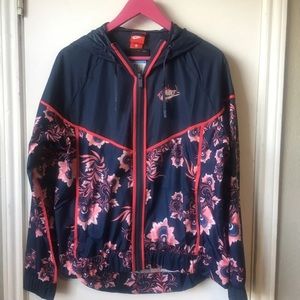 NWT Nike Windbreaker